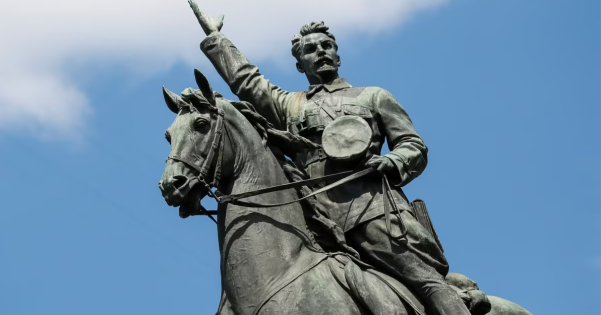 Пам'ятник радянському діячу Миколі Щорсу