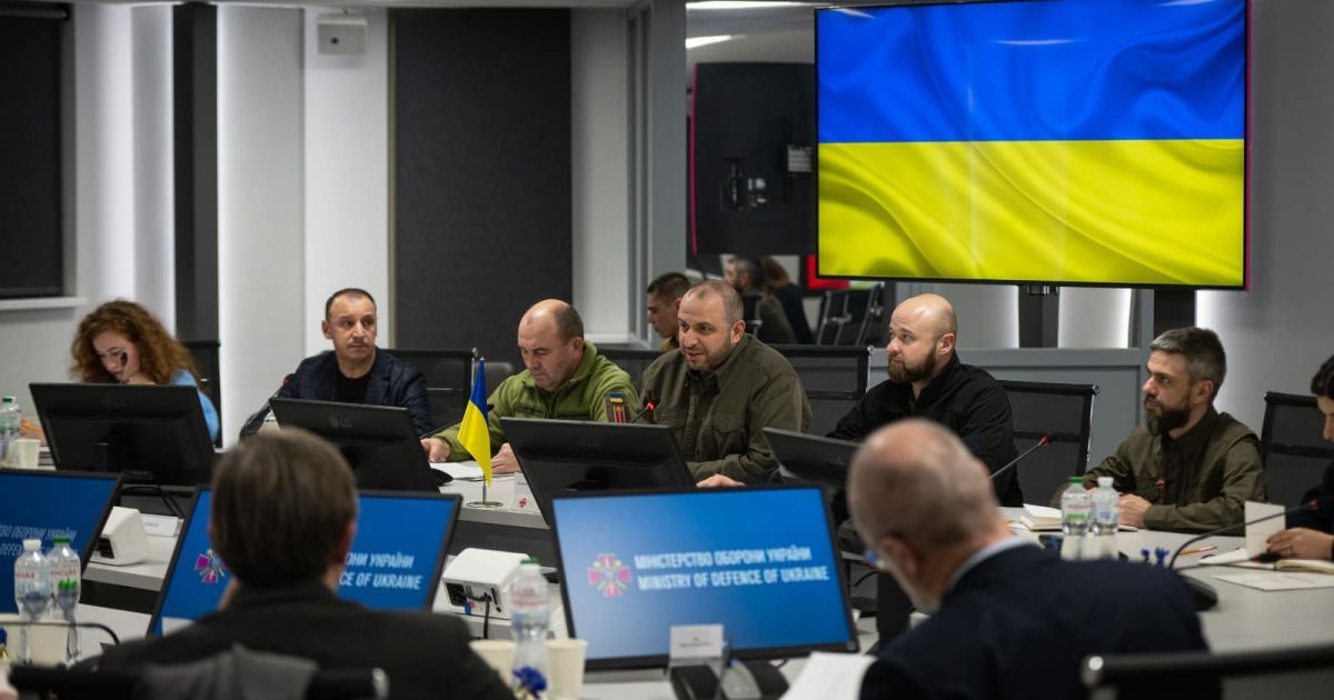 Умєров запропонував Франції спільно виробляти зброю для України