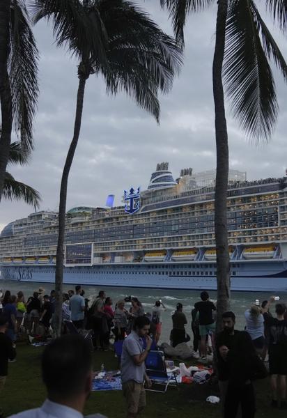 Круїзний лайнер