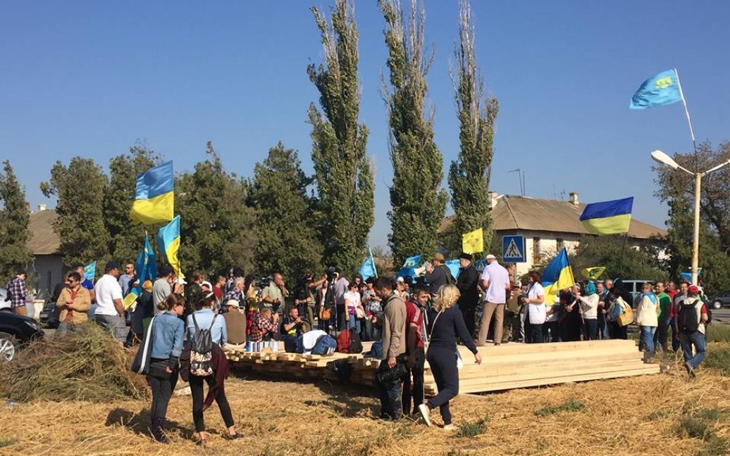 В Крыму стартовала бессрочная блокада полуострова. / © facebook.com/ayder.muzhdabaev