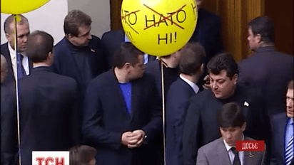 Украина отказалась от внеблокового статуса под возгласы «Браво!»