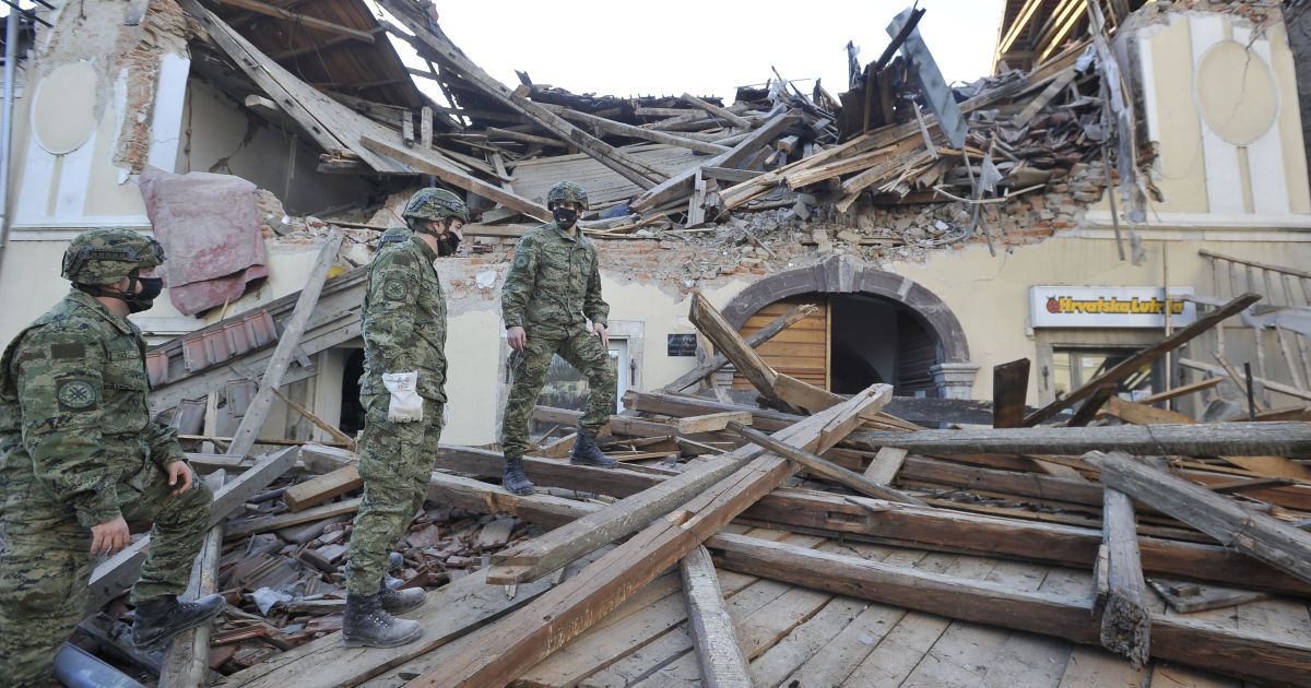 Центральная Хорватия месяц приходит в себя после мощных землетрясений: образуются огромные пропасти