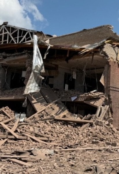 Росія атакувала почесне консульство Латвії у Словʼянську
