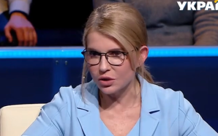 Вау, какая: Юлия Тимошенко в голубом платье с V-образным декольте пришла на телешоу