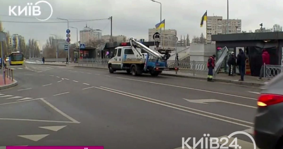 Автомобиль влетел в МАФ на Русановке в Киеве