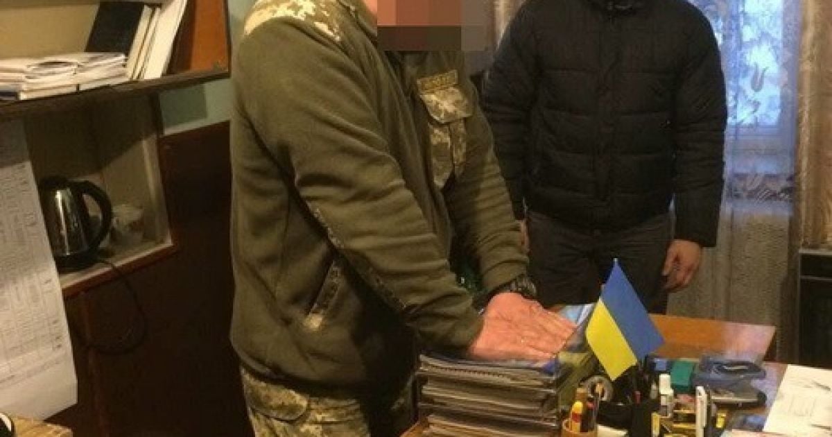На Волині на хабарі затримали начальника військового полігону
