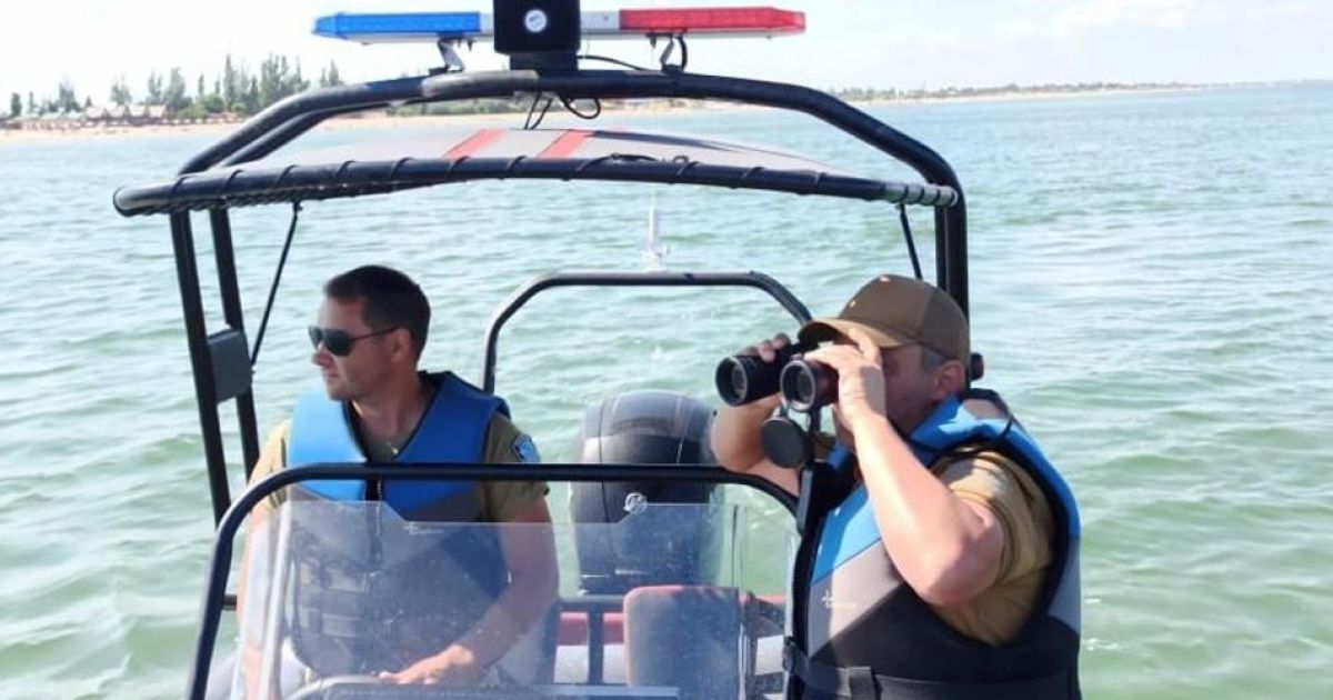 В Одессе спасатели нашли пустую лодку в море, а позже и тело рыбака