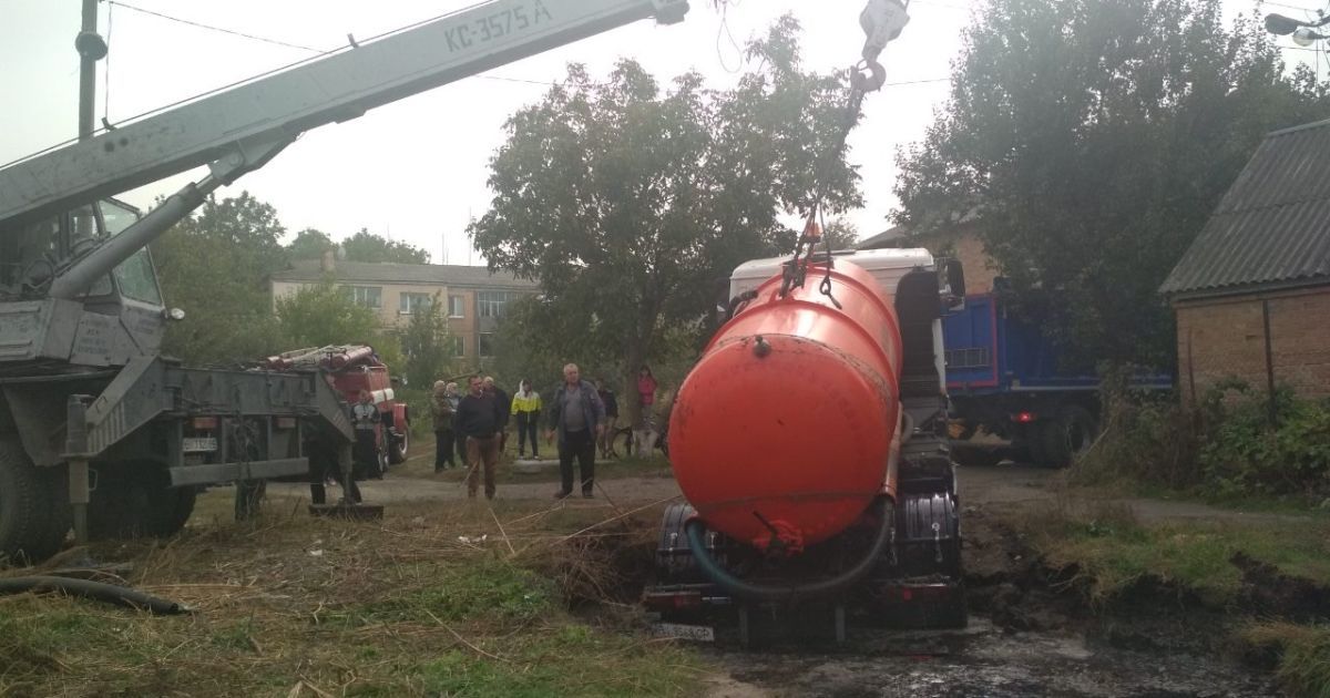 В Николаеве дома затопило нечистотами: комиссия назвала ситуацию чрезвычайной