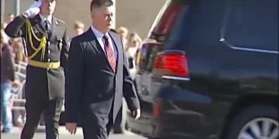 Чому екс-міністра оборони Лебедєва не можуть знайти, і за що йому в Криму виділили землю біля моря