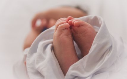 У Києві жінка знайшла на порозі квартири немовля