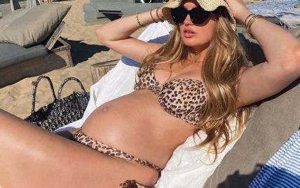 В леопардовому купальнику: вагітна Ромі Стридж ніжиться на пляжі