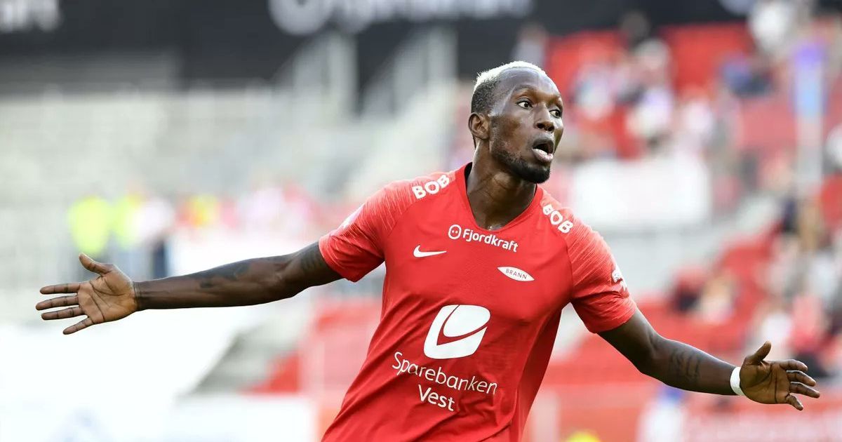 Угрожают расправой: темнокожего футболиста затравили в Сети из-за незабитого пенальти