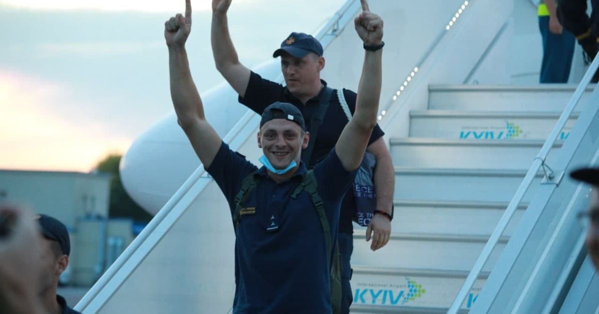 Сотня українських вогнеборців повернулася з Греції, де врятувала від вогню два населені пункти