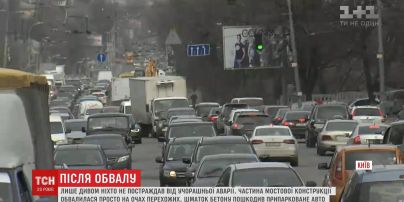 Звужений шляхопровід та додаткові опори: на Шулявському мості відновився рух