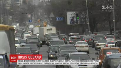 Суженный путепровод и дополнительные опоры: на Шулявском мосту возобновилось движение