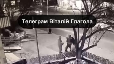 Между прохожим и сотрудники ТЦК произошла потасовка