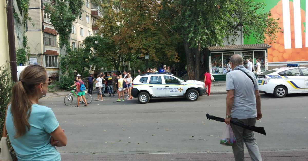 На Шевченковском по улице разгуливал голый мужчина (видео) На Шевченковском по улице разгуливал голый мужчина (видео)