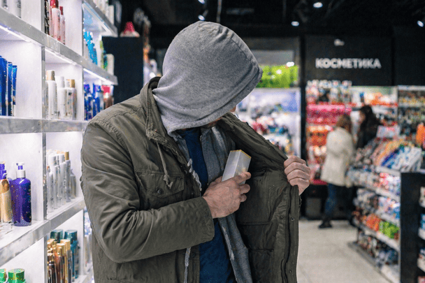 На Франківщині чоловік хотів вразити дівчину, але опинився у суді: що утнув