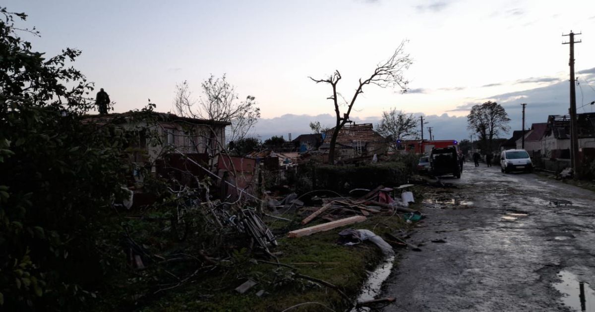 Сумщиною пронісся буревій: рятувальники показали наслідки масштабних руйнувань (відео)
