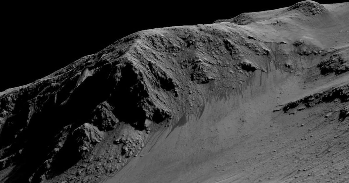 Темные полосы на склонах Марса свидетельствуют о наличии воды. / © NASA