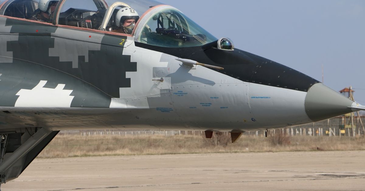 В Минобороны показали фото учений курсантов на боевых самолетах Су-25 и Миг-29