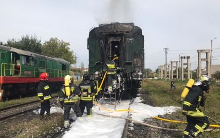 В Ивано-Франковске загорелся поезд: появилось видео
