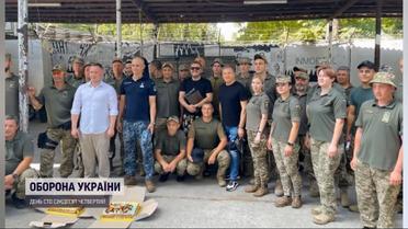 Телеволонтери "1+1" допомагають під час війни на всіх фронтах