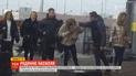 Експеримент ТСН: чи відреагували перехожі на вдаване знущання над дівчиною