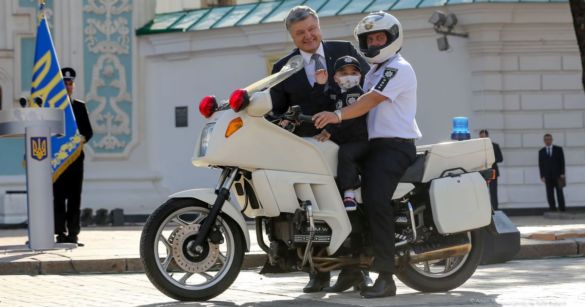 Больному раком мальчику, который мечтает стать полицейским, правоохранители Черниговщины собрали средства на лечение