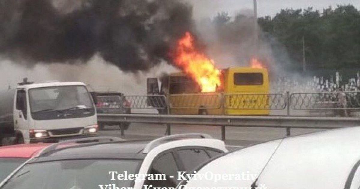 Пожежа маршрутки_1 / © Facebook/Киев Оперативный