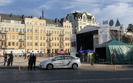 Зеленський прибув на Софійську площу святкувати День прапора