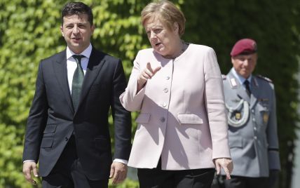 Меркель повідомила про роботу з підготовки саміту "нормандської четвірки"