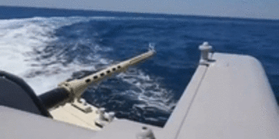 Не ворухнеться: українські моряки показали стабілізацію гармати артилерійського катера
