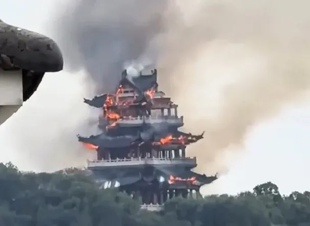 Пожежа в китайському храмі / © NewsX