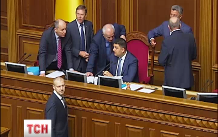 Понедельник раздора: проголосует ли Рада за изменения в Конституцию и что за ними скрыто