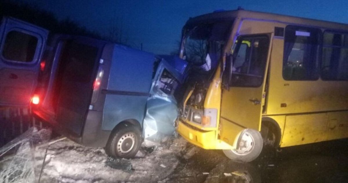На Полтавщині сталася аварія з рейсовим автобусом: є загиблий і травмовані