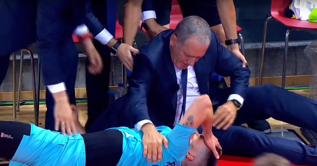 Бразильський футзаліст технічно "поклав" тренера суперника на паркет під час матчу чемпіонату