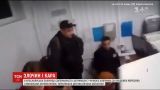 Полицейские с автоматами в России задерживали мальчика, который украл мороженое