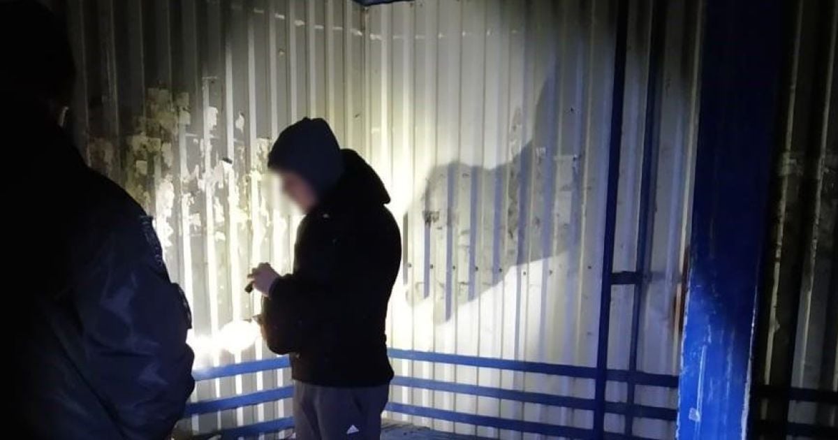 Впустив "пелюстку" на зупинці: у поліції розповіли подробиці підриву підлітків на міні в Ізюмі (фото)