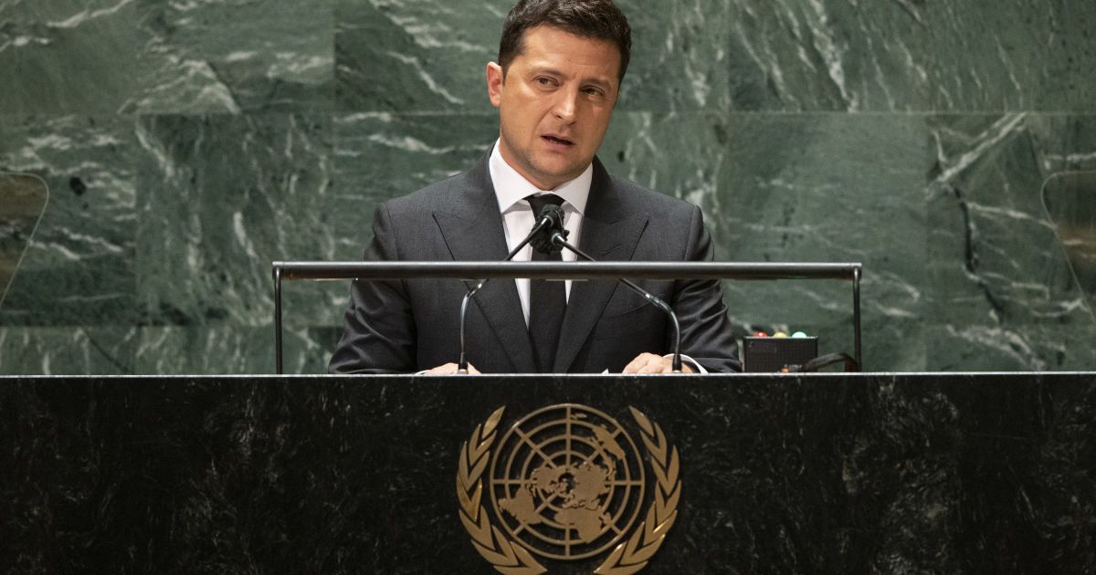 Президентський рейтинг: підтримка Зеленського зменшилася, однак він залишається лідером