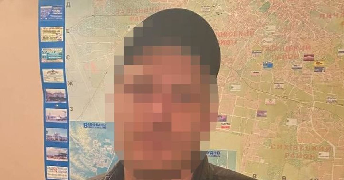 Побил, ограбил и убежал: в центре Львова мужчина напал на 19-летнего парня (фото)