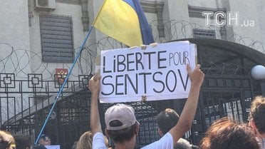 акція на підтримку Сенцова біля російського посольства_6 / © ТСН.ua