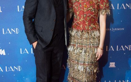 Эмма Стоун надела на французскую премьеру фильма "Ла-Ла Ленд" красивый наряд от Chanel