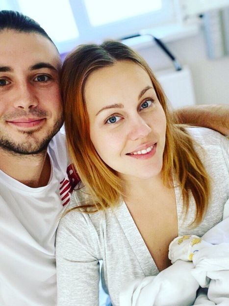 Alyosha і Тарас Тополя з новонародженою дочкою Марією / © instagram.com/tarastopolia
