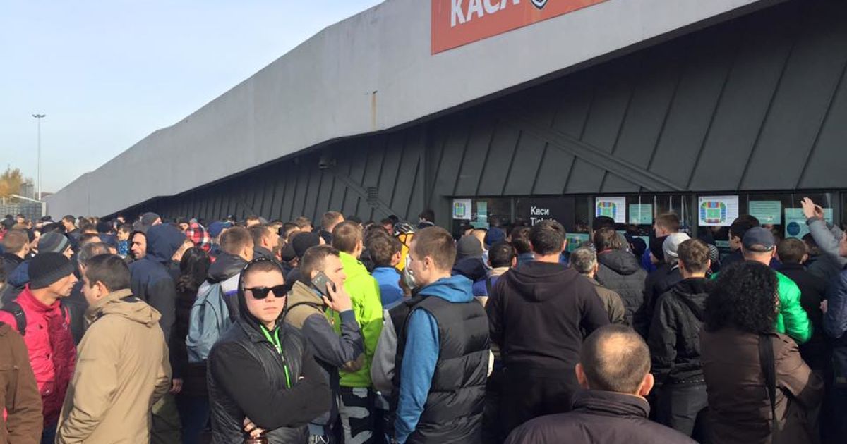 Ажиотаж на матч Украина - Словения / © facebook.com/krutyakoff