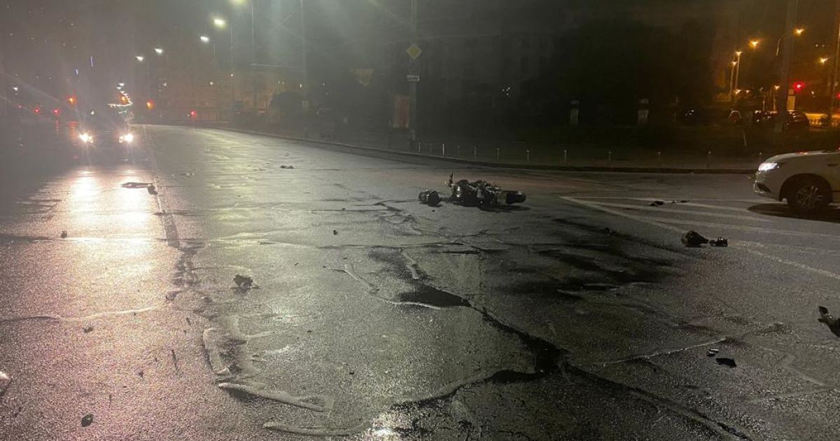 У Києві водій збив двох мотоциклістів
