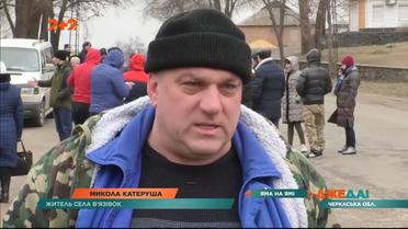 Яма на яме: в Черкасской области участок трассы не ремонтировали более 30 лет