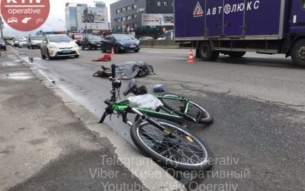 В столице грузовик сбил насмерть велосипедиста
