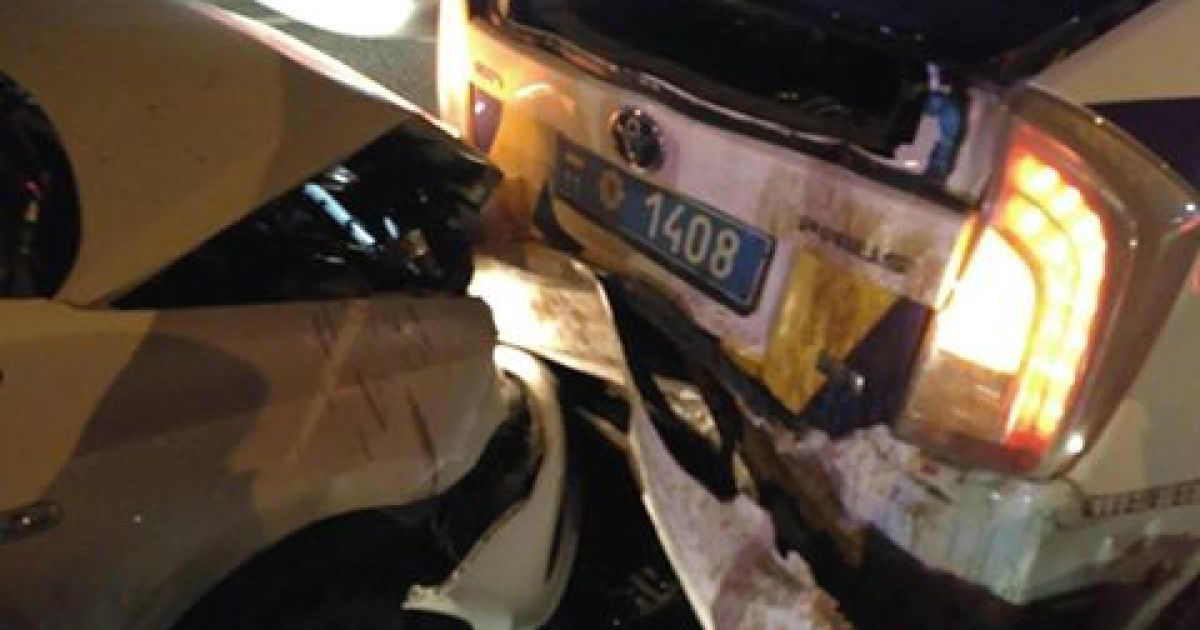 В Киеве водитель под действием наркотиков влетел в машину полицейских