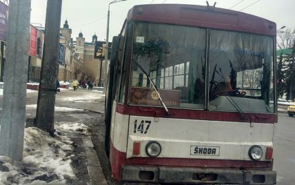Фанатський транспорт: у Івано-Франківську з’явився тролейбус до школи магії та чародійства Гоґвортс